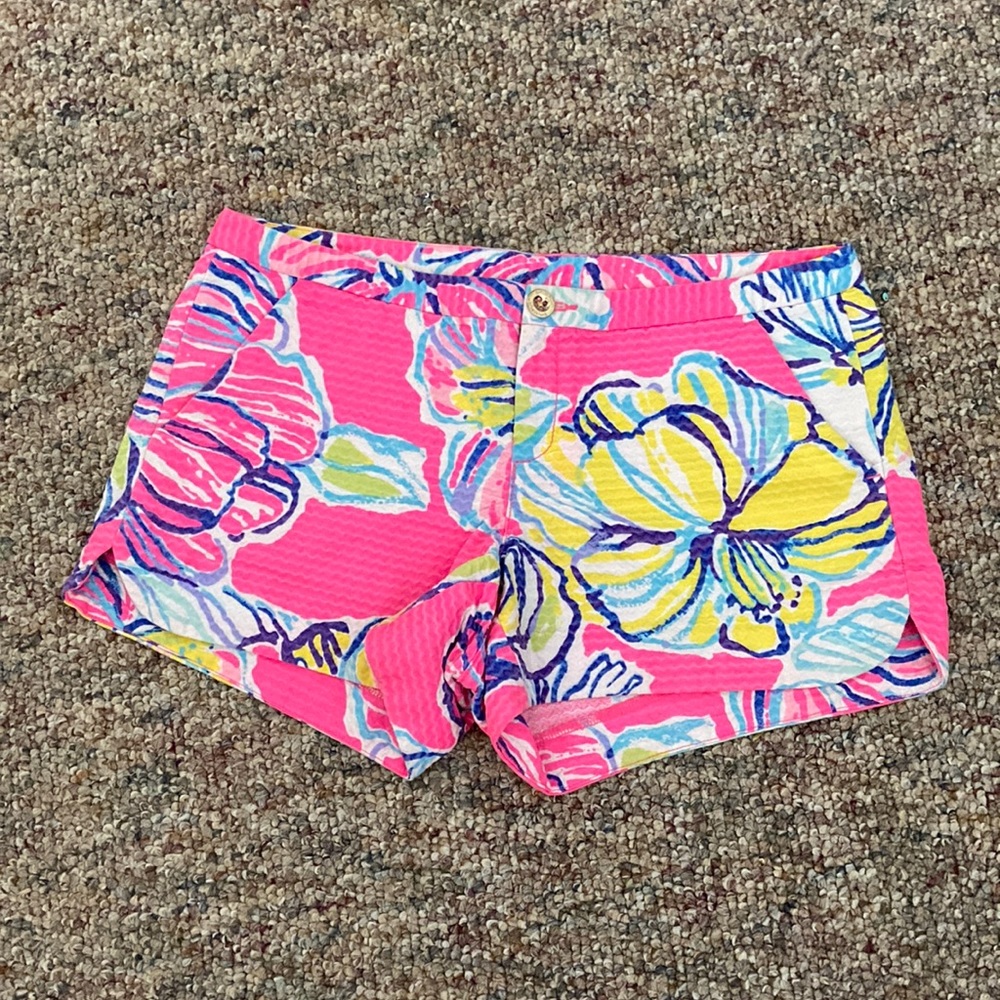 Lilly Pulitzer Shorts Swept by Tides print